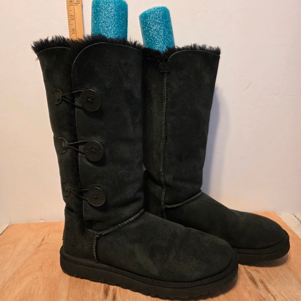 NWOT UGG Black Bailey Button Triplet II Boots tall shaft 3-wood buttons size 10